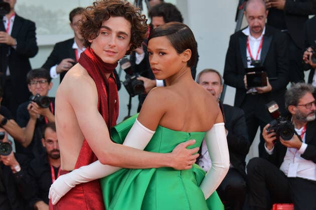 Bilder des Jahres 2022, Entertainment 09 September Entertainment Themen der Woche KW35 Entertainment Bilder des Tages 79eme Festival du Film de Venise - Mostra. VENICE, ITALY - SEPTEMBER 02: Timothee Chalamet and Taylor Russell attend the Bones And All red carpet at the 79th Venice International Film Festival on September 02, 2022 in Venice, Italy. 283674 2022-09-02 Venice Italie  Copyright: xThomasxBohlenx STAR_283674_027