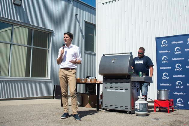 September 2, 2022, Oakville, ON, Canada: Prime Minister Justin Trudeau speaks to participants of a Labour Day BBQ at the Ontario Sheet Metal Workers training centre in Oakville on Friday September 2, 2022. Oakville Canada  - ZUMAc35_ 20220902_zaf_c35_048 Copyright: xEduardoxLimax