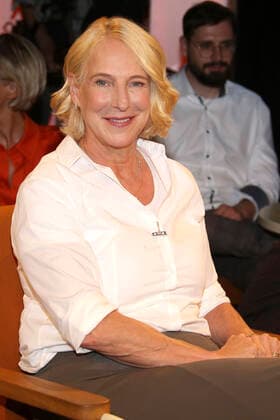 Katrin Eigendorf bei der Aufzeichnung der Radio Bremen Talkshow 3 nach 9 im Eventstudio im Weserhaus. Bremen, 02.09.2022 *** Katrin Eigendorf at the recording of the Radio Bremen talk show 3 after 9 in the event studio at Weserhaus Bremen, 02 09 2022 Foto:xgbrcix xFuturexImage