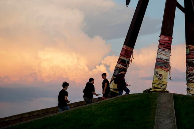September 3, 2022, Barrie, ON, Canada: Friends, family and community members gather at vigil for six young people killed in a car accident in Barrie, Ont. on Saturday, September 3, 2022. Barrie Canada  - ZUMAc35_ 20220903_zaf_c35_071 Copyright: xChristopherxKatsarovx