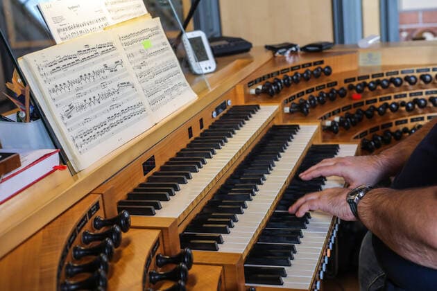 Ecumenical organ walk, here in the Catholic Church St Peter, in Duesseldorf Friedrichstadt with Ulrich Karg, as part of the church music festival Rheinklang on 03 09 2022 About 500 participants took part in workshops for blaeser, choirs, organ and popular Copyright: epd-bild Hans-JuergenxBauer EDITORIAL USE ONLY