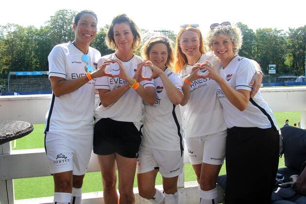Annabelle Mandeng, Julia Stinshoff, Anjorka Strechel, Esther Roling and Anna Schäfer at the charity soccer match Kicken mit Herz for the benefit of the childrens cardiac ward of the University Hospital Eppendorf on 4 09 2022 in Hamburg Kicken mit Herz 2022 charity soccer match in Hamburg