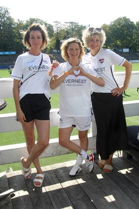 Julia Stinshoff, Anjorka Strechel and Anna Schäfer at the charity soccer match Kicken mit Herz for the benefit of the childrens cardiac ward of the University Hospital Eppendorf on 4 09 2022 in Hamburg Kicken mit Herz 2022 charity soccer match in Hamburg