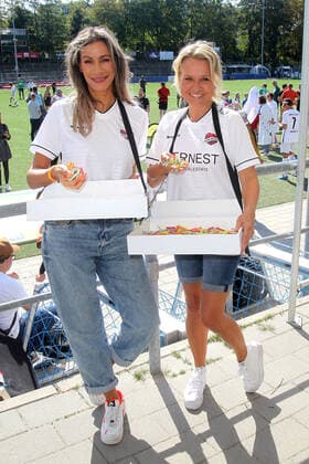 Yasmina Filali and Nova Meierhenrich at the charity soccer match Kicken mit Herz for the benefit of the childrens heart ward of the University Hospital Eppendorf on 4 09 2022 in Hamburg Kicken mit Herz 2022 charity soccer match in Hamburg