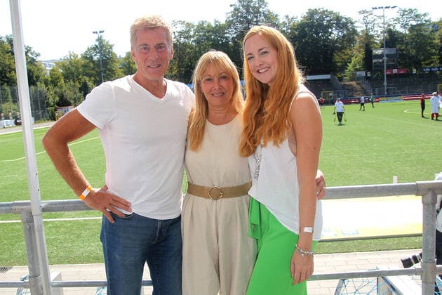 Uli Stein with his wife Cornelia and daughter Jennifer at the charity soccer match Kicken mit Herz for the benefit of the childrens heart ward of the University Hospital Eppendorf on 4 09 2022 in Hamburg Kicken mit Herz 2022 charity soccer match in Hamburg