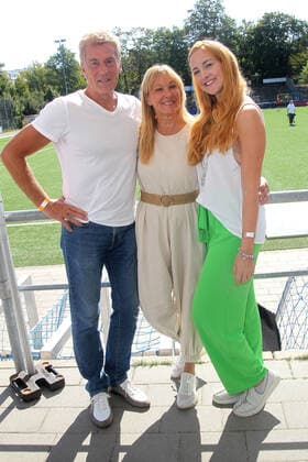 Uli Stein with his wife Cornelia and daughter Jennifer at the charity soccer match Kicken mit Herz for the benefit of the childrens heart ward of the University Hospital Eppendorf on 4 09 2022 in Hamburg Kicken mit Herz 2022 charity soccer match in Hamburg