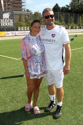 Sasha and his wife Julia at the charity soccer match Kicken mit Herz for the benefit of the childrens heart ward of the University Hospital Eppendorf on 4 09 2022 in Hamburg Kicken mit Herz 2022 charity soccer match in Hamburg