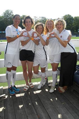 Annabelle Mandeng, Julia Stinshoff, Anjorka Strechel, Esther Roling and Anna Schäfer at the charity soccer match Kicken mit Herz for the benefit of the childrens cardiac ward of the University Hospital Eppendorf on 4 09 2022 in Hamburg Kicken mit Herz 2022 charity soccer match in Hamburg