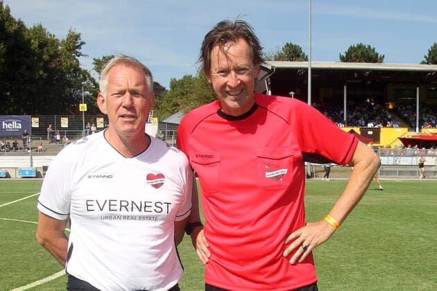 Johannes B Kerner and Lou Richter at the charity soccer match Kicken mit Herz for the benefit of the childrens heart ward of the University Hospital Eppendorf on 4 09 2022 in Hamburg Kicken mit Herz 2022 charity soccer match in Hamburg