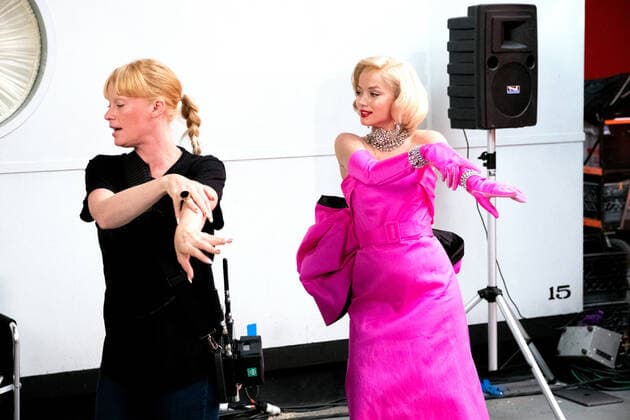 Blonde (2022) L to R: Choreographer Denna Thomsen and Ana de Armas as Marilyn Monroe. Photo Credit: Matt Kennedy Netflix  Copyright: xx 34401-013THA