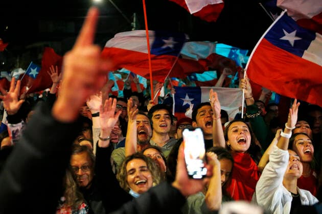 News Themen der Woche KW35 News Bilder des Tages Verfassungsreferendum in Chile Santiago, 4 de septiembre de 2022. Celebración del Rechazo en Los Leones y andres Bello. Sebastian Cisternas Aton Chile, Santiago Chile Aton_638572 *** Santiago, September 4, 2022 Rejection Celebration at Los Leones and andres Bello Sebastian Cisternas Aton Chile, Santiago Chile Aton Chile Aton 638572  Copyright: SEBASTIANxCISTERNA ATONxCHILE