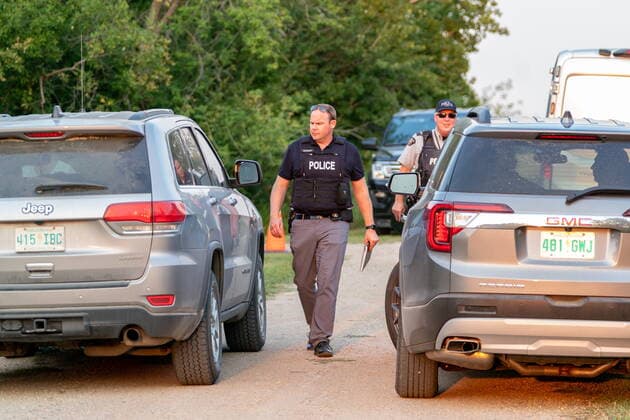 September 4, 2022, Weldon, SK, Canada: Ap police officer walks in a crime scene in Weldon, Sask., on Sunday, Sept. 4, 2022. Saskatchewan RCMP has confirmed that there are 10 dead while 15 are injured following the stabbings that occurred at James Smith Cree Nation and Weldon in Saskatchewan. Weldon Canada  - ZUMAc35_ 20220904_zaf_c35_061 Copyright: xHeywoodxYux