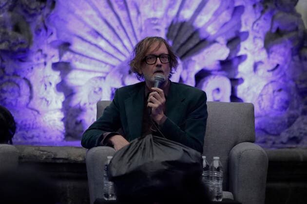 Jarvis Cocker präsentiert Buch in Mexiko Jarvis Cocker Presents Book In Mexico Jarvis Cocker, leader of the iconic alternative band Pulp, during the presentation of his new book Good Pop, Bad Pop , at the Museum of Mexico City, which recounts through the memories of the British musician, while making an inventory of everything he has collected throughout his life, among old clothes, cassettes, a watch, broken glasses, and other objects, which narrates the key memories that the objects trigger or inspire him. Mexico City Mexico City Mexico Copyright: xGerardoxVieyrax originalFilename: vieyra-notitle220904_npg9M.jpg