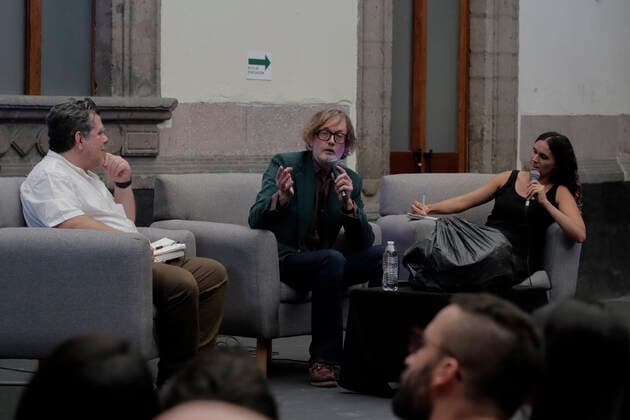 Jarvis Cocker präsentiert Buch in Mexiko Jarvis Cocker Presents Book In Mexico Jarvis Cocker, leader of the iconic alternative band Pulp, during the presentation of his new book Good Pop, Bad Pop , at the Museum of Mexico City, which recounts through the memories of the British musician, while making an inventory of everything he has collected throughout his life, among old clothes, cassettes, a watch, broken glasses, and other objects, which narrates the key memories that the objects trigger or inspire him. Mexico City Mexico City Mexico Copyright: xGerardoxVieyrax originalFilename: vieyra-notitle220904_npAfY.jpg
