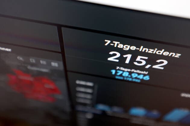 RKI dashboard, 7 day incidence is now 215.2 7 day incidence, RKI dashboard on a monitor on 05 09 2022 in Siegen Germany.