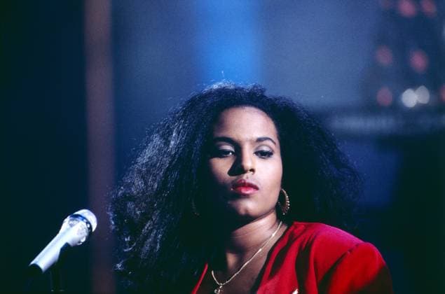 WUNSCHKONZERT Wunschkonzert, ARD Musiksendung, Deutschland, 1991, Auftritt der Dance-Pop und Hip Hop Gruppe: The Real Milli Vanilli, auch bekannt als Try N B, mit Sängerin Gina Mohammed. Wunschkonzert, TV music programme, Germany, 1991, performance of the dance-pop and Hip Hop group: The Real Milli Vanilli, also known as Try N B, with singer Gina Mohammed., Deutschland Copyright: kpa UnitedArchives55024128 EDITORIAL USE ONLY