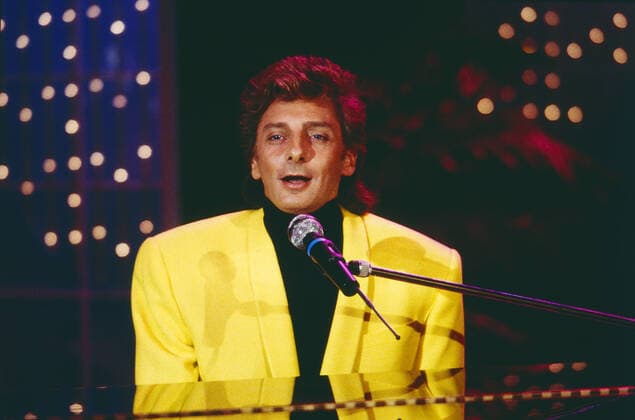 BARRY MANILOW Barry Manilow, berühmter amerikanischer Pop Sänger und Musiker, TV Auftritt, Deutschland, 1989. Barry Manilow, famous American Pop musician and singer, TV performance, Germany, 1989., Deutschland Copyright: kpa UnitedArchives55024201 EDITORIAL USE ONLY