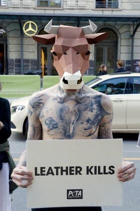 Demonstration of the animal rights organization PETA against the leather industry and the use of leather in fashion at the opening of MBFW at Berlin Fashion Week Spring Summer 2023 in front of the Hotel Telegraphenamt Berlin, 05 09 2022. Foto:xF.xKernx xFuturexImage