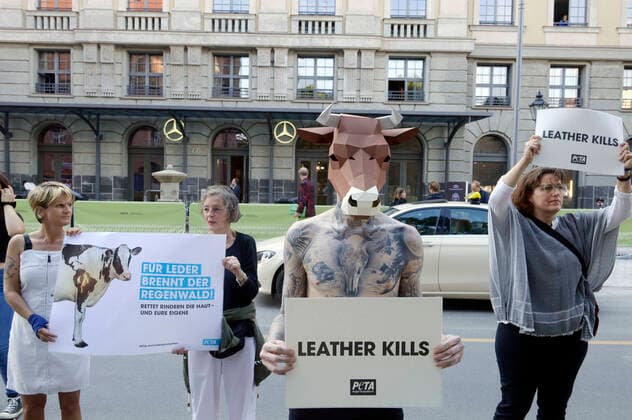 Demonstration of the animal rights organization PETA against the leather industry and the use of leather in fashion at the opening of MBFW at Berlin Fashion Week Spring Summer 2023 in front of the Hotel Telegraphenamt Berlin, 05 09 2022. Foto:xF.xKernx xFuturexImage