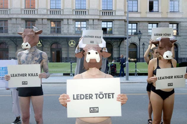 Demonstration of the animal rights organization PETA against the leather industry and the use of leather in fashion at the opening of MBFW at Berlin Fashion Week Spring Summer 2023 in front of the Hotel Telegraphenamt Berlin, 05 09 2022. Foto:xF.xKernx xFuturexImage