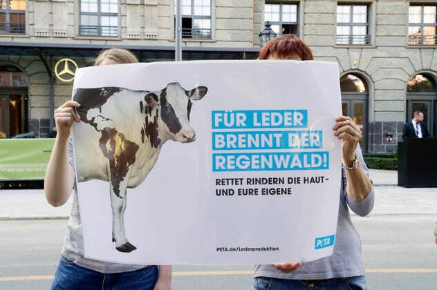 Demonstration of the animal rights organization PETA against the leather industry and the use of leather in fashion at the opening of MBFW at Berlin Fashion Week Spring Summer 2023 in front of the Hotel Telegraphenamt Berlin, 05 09 2022. Foto:xF.xKernx xFuturexImage