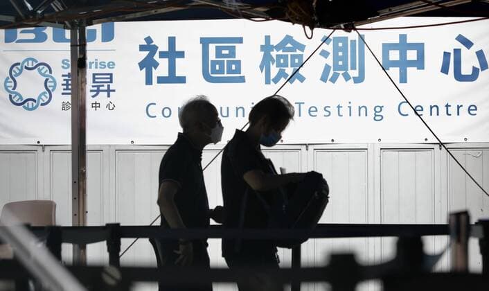 September 5, 2022, Hong Kong, China: Citizens walk through under the tent at Covid-19 Community Testing Centre in the commercial district in Hong Kong. Surging 5th Coronavirus outbreak hits new cases of infection at 5 digit numbers everyday alerting Hong Kong government to take tighter measures to curb outbreak. Hong Kong China - ZUMAl137 20220905_zap_l137_004 Copyright: xLiauxChung-renx