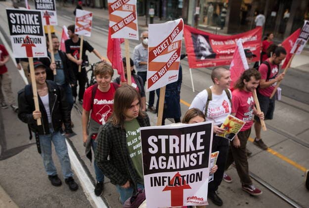 September 5, 2022, TORONTO, ON, CANADA: Activists and union members march through Toronto during the Labour Day Parade on Monday, September 5, 2022. TORONTO CANADA  - ZUMAc35_ 20220905_zaf_c35_045 Copyright: xTijanaxMartinx
