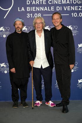 Entertainment Bilder des Tages Venezia, 79th Venice Film Festival 2022, Photocall film : Music for black pigeons Pictured : Jakob Bro, Jorgen Leth, Andreas Koefoed  Copyright: xAlbertoxTerenghi Venice2022x xipx xVenezia2020x