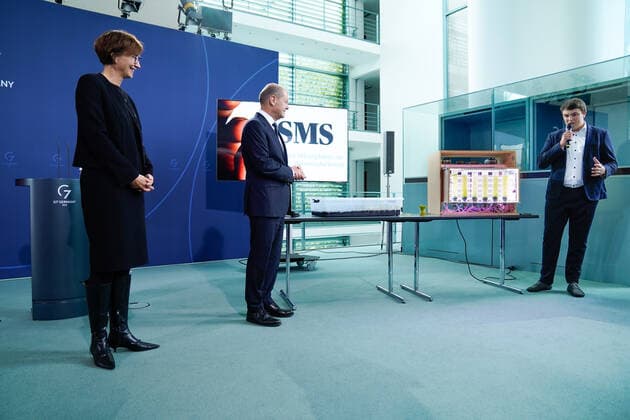 Reception of the prize winners of the 57 Federal Competition Youth research by the Chancellor and the Federal Minister of Education Current, 06 09 2022, Berlin, Chancellor Olaf Scholz and Bet
