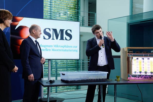 Reception of the prize winners of the 57 Federal Competition Youth research by the Chancellor and the Federal Minister of Education Current, 06 09 2022, Berlin, Chancellor Olaf Scholz and Bet