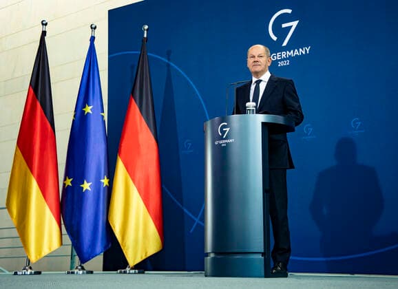 Chancellor Scholz receives the winners of 57 Jugend Forscht at the Chancellors Office in Berlin on September 6, 2022 Chancellor Scholz receives the winners of 57 Jugend Forscht