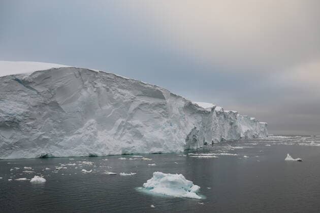 The Thwaites Glacier in West Antarctica which is about the size of Florida and a key indicator for scientists trying to make global sea level rise predictions - is retreating alarmingly, scientists have found. This massive ice stream is already in a phase of fast retreat (a collapse when viewed on geological timescales) leading to widespread concern about exactly how much, or how fast, it may give up its ice to the ocean. The potential impact of Thwaites? retreat is spine-chilling: a total loss of the glacier and surrounding icy basins could raise sea levels from three to 10 feet. A new study in Nature Geoscience led by marine geophysicist Alastair Graham at the University of South Florida?s College of Marine Science has added Copyright: xx 51945639 EDITORIAL USE ONLY. NOT FOR USE BY NEWSPAPERS BASED IN THE UK.