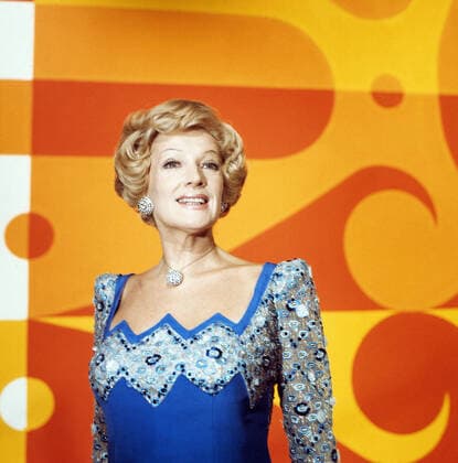 Zwischenmahlzeit Zwischenmahlzeit, Fernsehserie mit Sketch und Musik, Deutschland 1963 - 1982, Sendung vom 7. November 1975, Moderatorin Gisela Schlüter, Deutschland Copyright: kpa UnitedArchives55009514 EDITORIAL USE ONLY