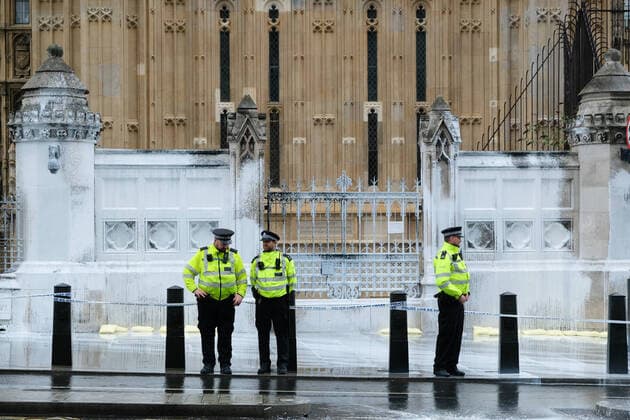 Bilder des Jahres 2022, News 09 September News Themen der Woche KW36 News Bilder des Tages Animal Rebellion protestors throw white paint on Parliament Where: London, United Kingdom When: 07 Sep 2022 Credit: Cover Images Copyright: xx 51949116 EDITORIAL USE ONLY. NOT FOR USE BY NEWSPAPERS BASED IN THE UK.