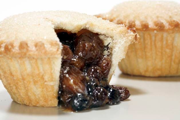 Mince pie on white background. Copyright: xCraigxHolmesx 13CH1006 028