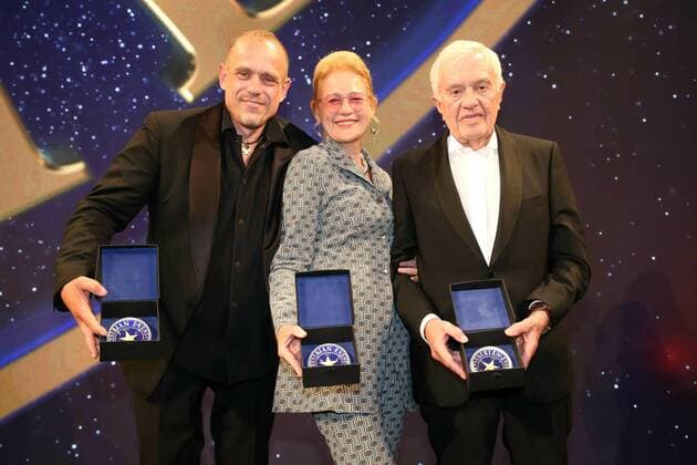 Entertainment Themen der Woche KW36 Entertainment Bilder des Tages 06.09.2022, Palais Ferstel, AUSTRIAN HALL OF FAME 2022, Ein Event der Superlative im Bild: Gery Keszler, Dorli Muhr, Helmut Zwickl -mit d Award, AUSTRIAN HALL OF FAME 2022 *** 06 09 2022, Palais Ferstel, AUSTRIAN HALL OF FAME 2022, A superlative event in the picture Gery Keszler, Dorli Muhr, Helmut Zwickl with d Award, AUSTRIAN HALL OF FAME 2022