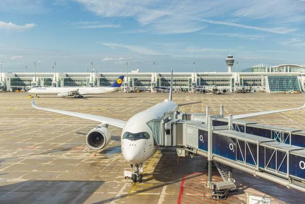 MUNICH, GERMANY - SEPTEMBER 7: Lufthansa Airbus docked at a Gate at Munich Airport on September 7, 2022 in Munich, Germany Lufthansa Airline at MUC Airport Munich Germany *** MÜNCHEN, DEUTSCHLAND 7. SEPTEMBER Lufthansa Airbus angedockt an einem Gate am Flughafen München am 7. September 2022 in München, Deutschland Lufthansa Airline am Flughafen MUC München Deutschland Copyright: xx