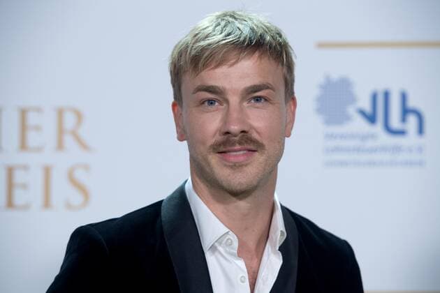 Albrecht SCHUCH, actor, red carpet, red carpet show, arrival, arrival, German Radio Award 2022 ceremony in Hamburg on 08 09 2022,