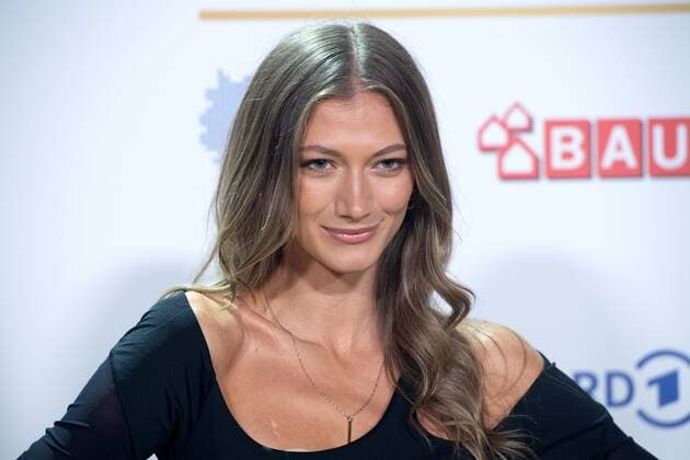 LEONY, singer, red carpet, red carpet show, arrival, arrival, German Radio Award 2022 ceremony in Hamburg on 08 09 2022,