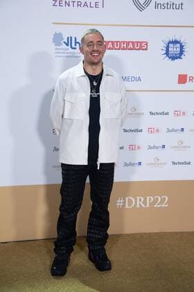 Dermot KENNEDY, Saenger, red carpet, red carpet show, arrival, arrival, German Radio Award 2022 ceremony in Hamburg on 08 09 2022,