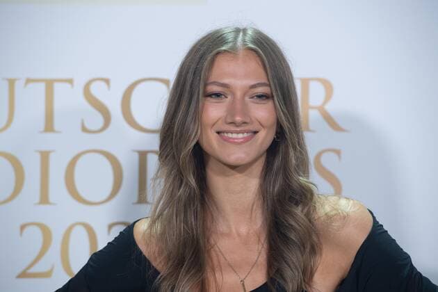 LEONY, singer, red carpet, red carpet show, arrival, arrival, German Radio Award 2022 ceremony in Hamburg on 08 09 2022,