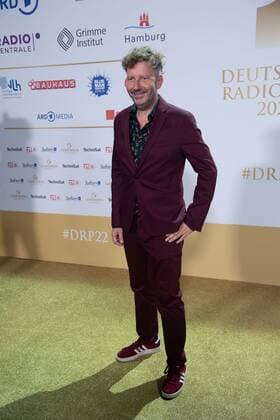 Presenter Thorsten SCHORN, red carpet, red carpet show, arrival, arrival, German Radio Award 2022 ceremony in Hamburg on 08 09 2022,