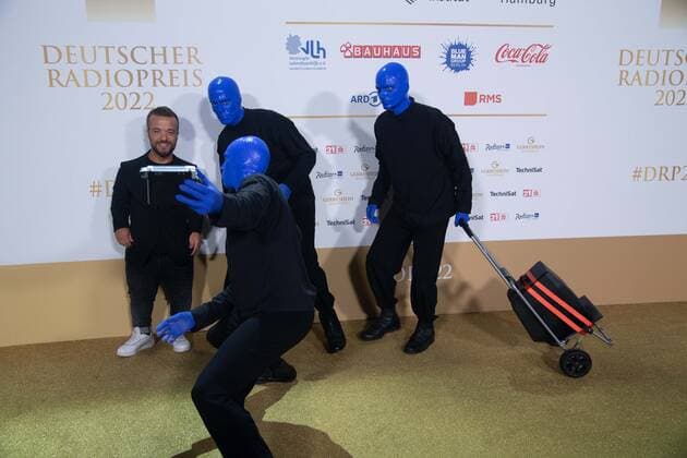 Matthias MESTER, para track and field athlete, Blue Man Group, red carpet, red carpet show, arrival, arrival, German Radio Award 2022 ceremony in Hamburg on 08 09 2022,