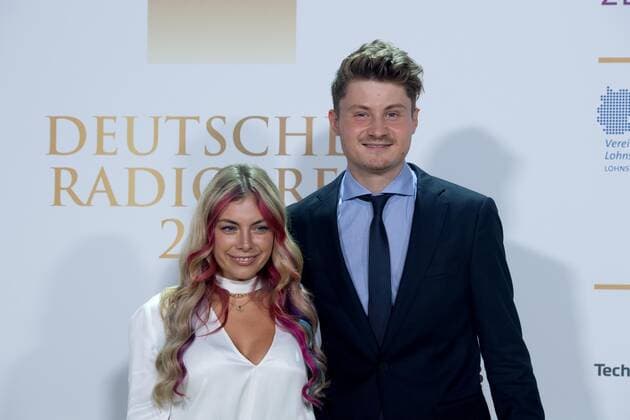 Felix von der LADEN, Influencer, with companion, red carpet, red carpet show, arrival, arrival, German Radio Award 2022 ceremony in Hamburg on 08 09 2022,