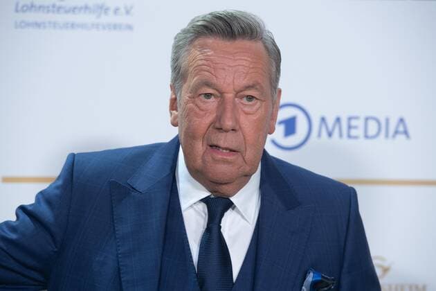 Roland KAISER, musician, singer, red carpet, red carpet show, arrival, arrival, German Radio Award 2022 ceremony in Hamburg on 08 09 2022,