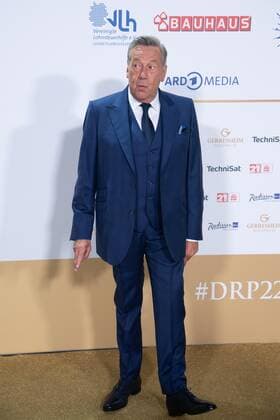 Roland KAISER, musician, singer, red carpet, red carpet show, arrival, arrival, German Radio Award 2022 ceremony in Hamburg on 08 09 2022,