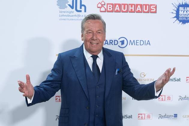 Roland KAISER, musician, singer, red carpet, red carpet show, arrival, arrival, German Radio Award 2022 ceremony in Hamburg on 08 09 2022,