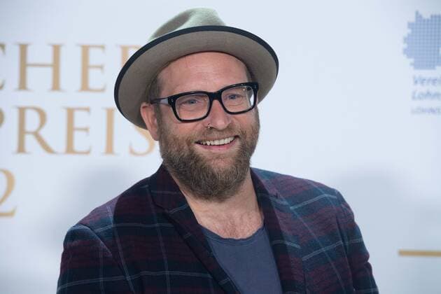 Gregor MEYLE, singer, musician, red carpet, red carpet show, arrival, arrival, German Radio Award 2022 ceremony in Hamburg on 08 09 2022,