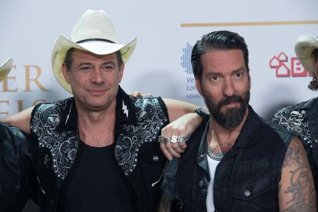 Sascha VOLLMER and Alec VOELKEL, The BOSS HOSS, band, music group, red carpet, red carpet show, arrival, arrival, German Radio Award 2022 ceremony in Hamburg on 08 09 2022,