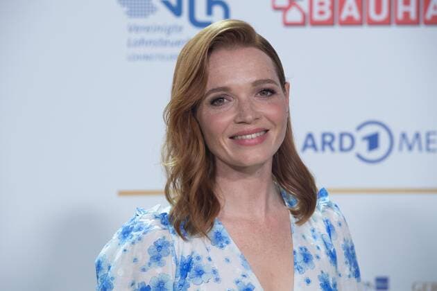 Karoline HERFURTH, actress, red carpet, red carpet show, arrival, arrival, German Radio Award 2022 ceremony in Hamburg on 08 09 2022,